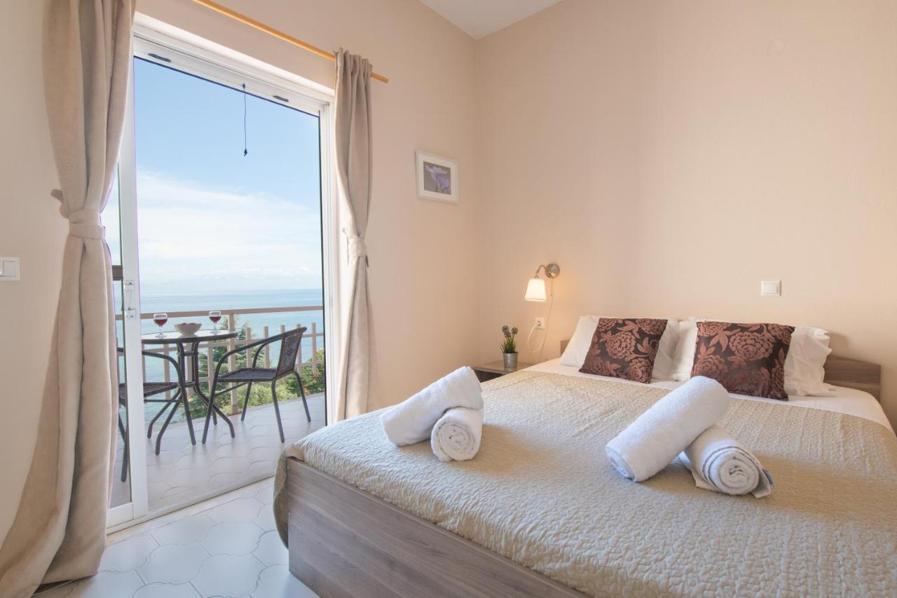 Eden Sea View Studios Mesongi Bagian luar foto