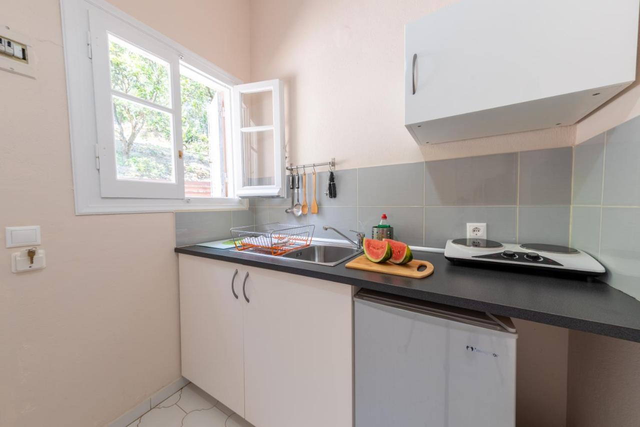 Eden Sea View Studios Mesongi Bagian luar foto